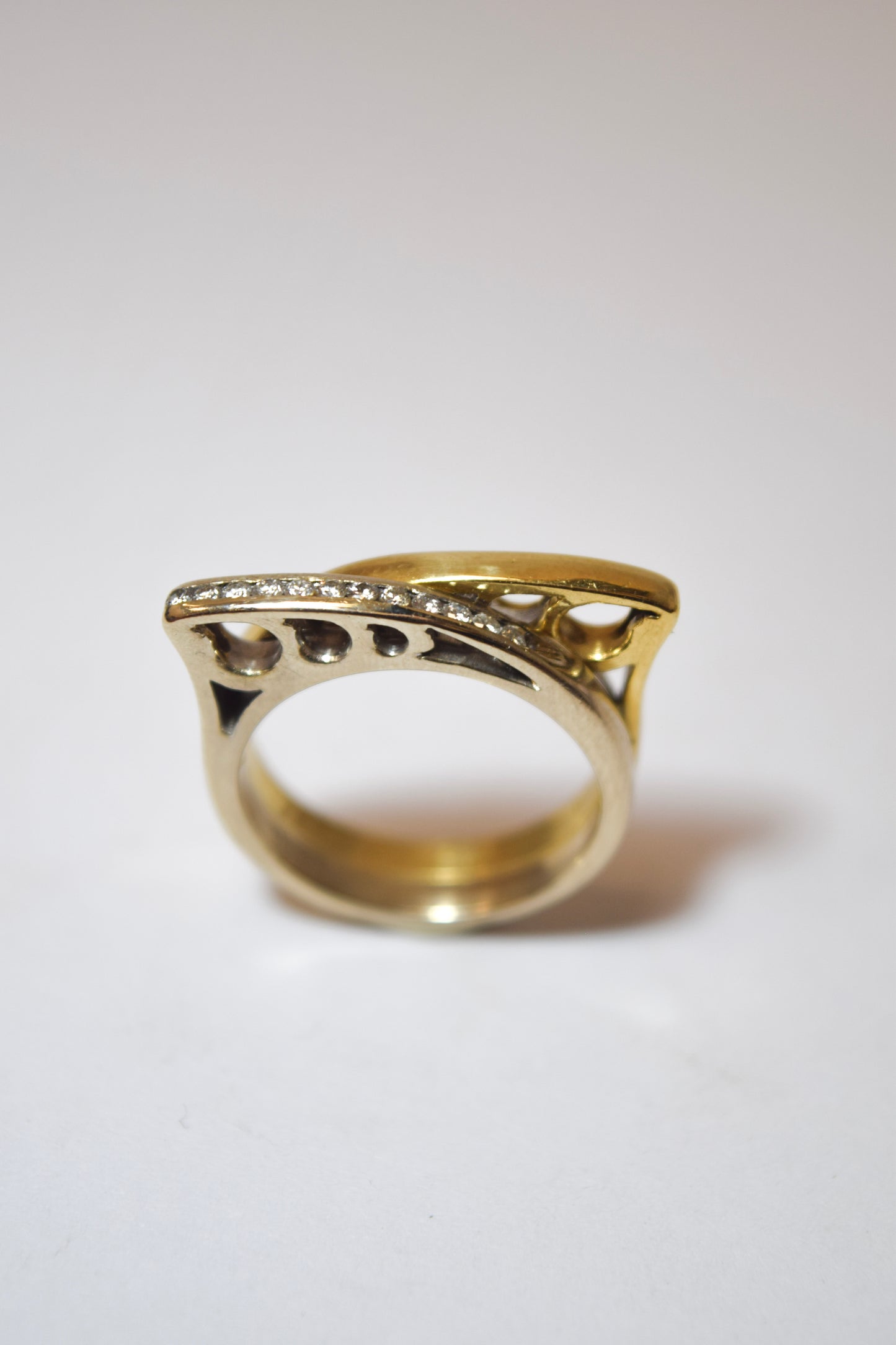 Ring with diamond