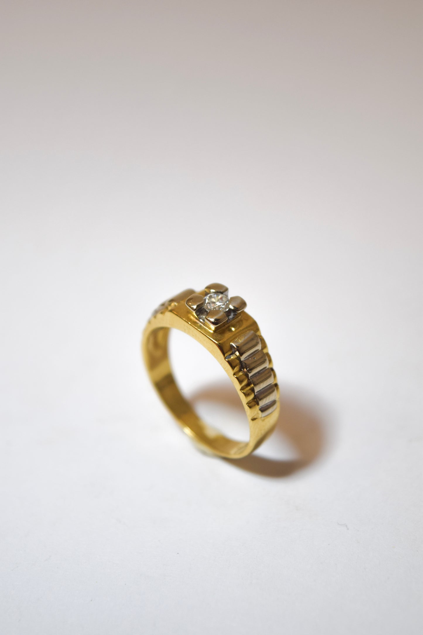 Ring with diamond