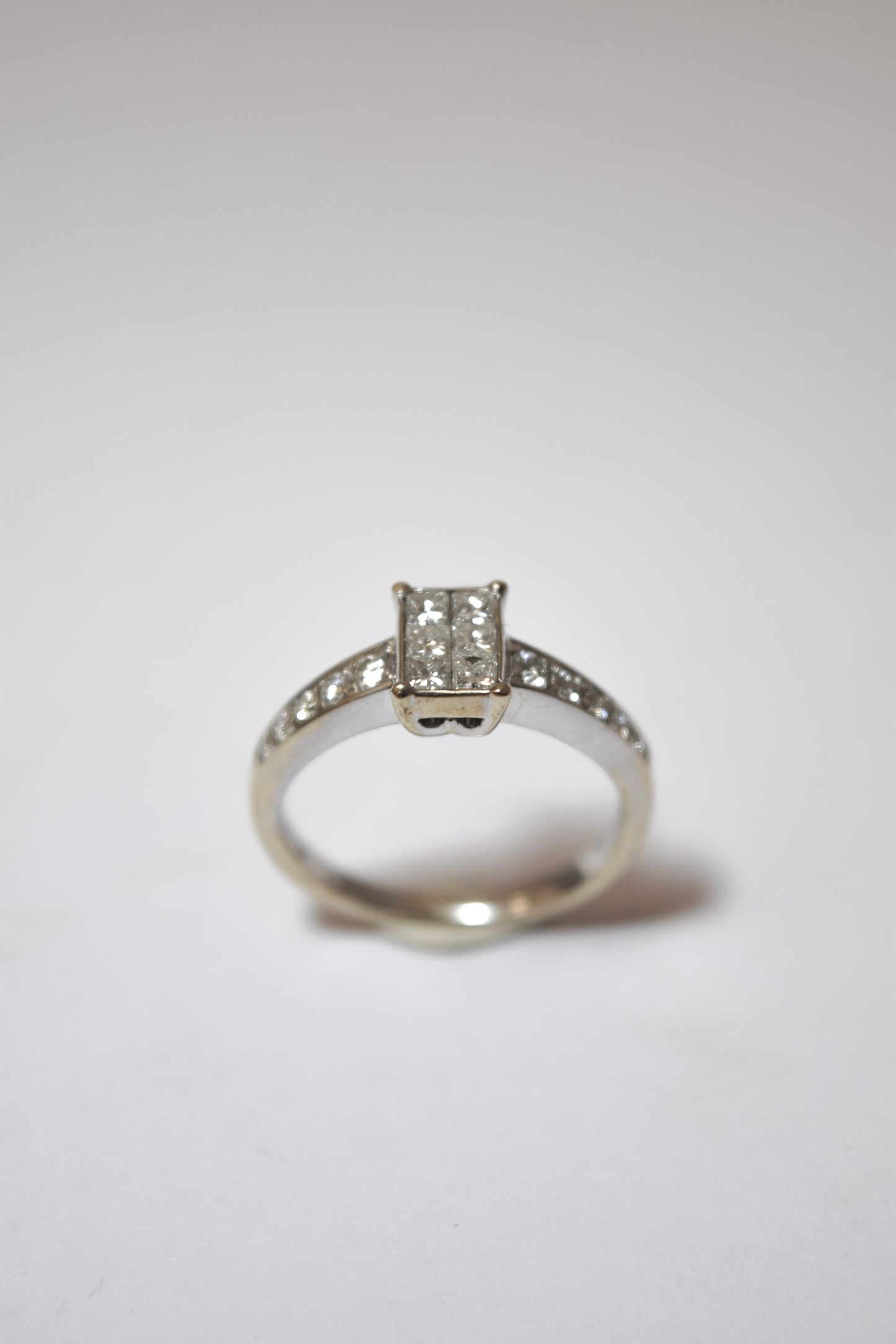 Ring with diamond