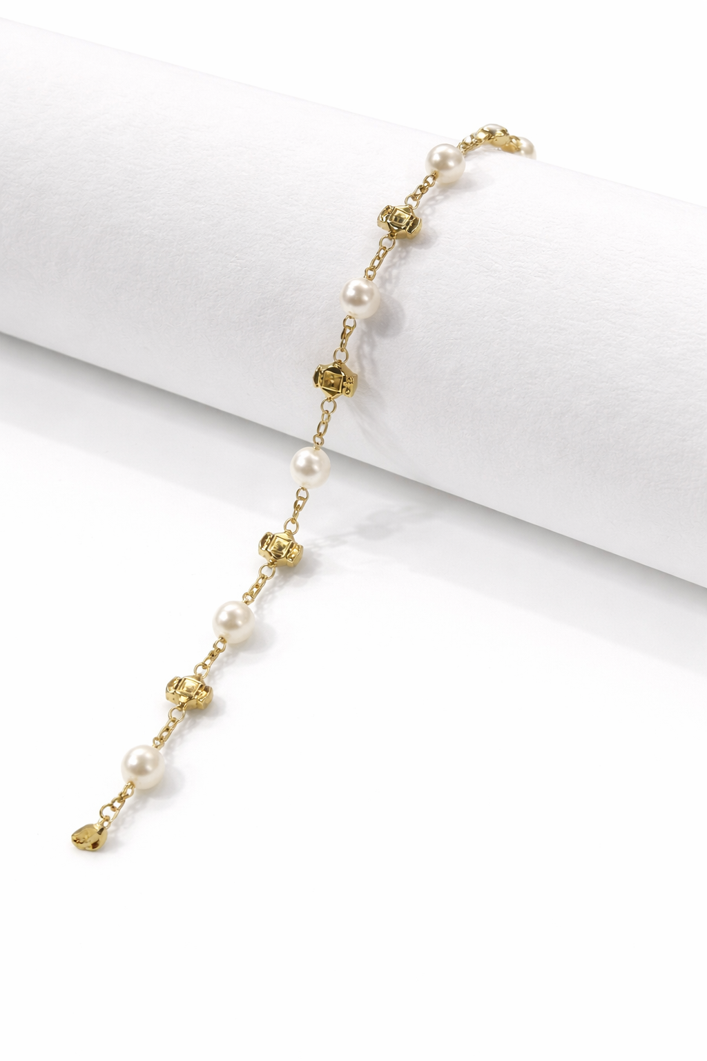 18K Gold Bracelet with Pearls