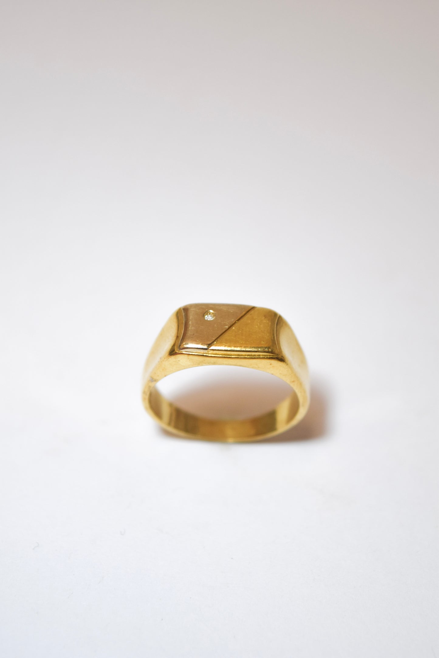 Ring with diamond
