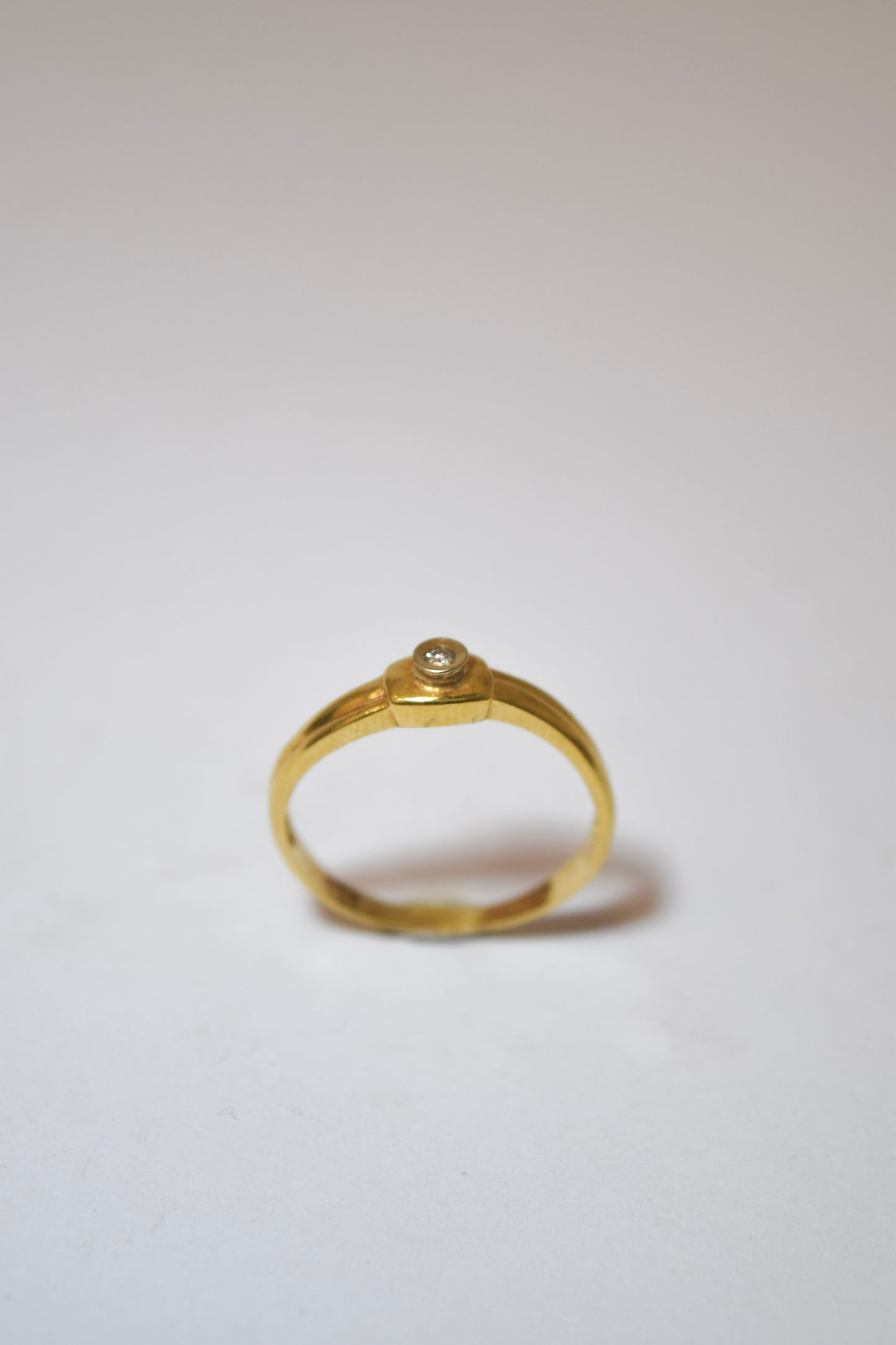 Ring with diamond
