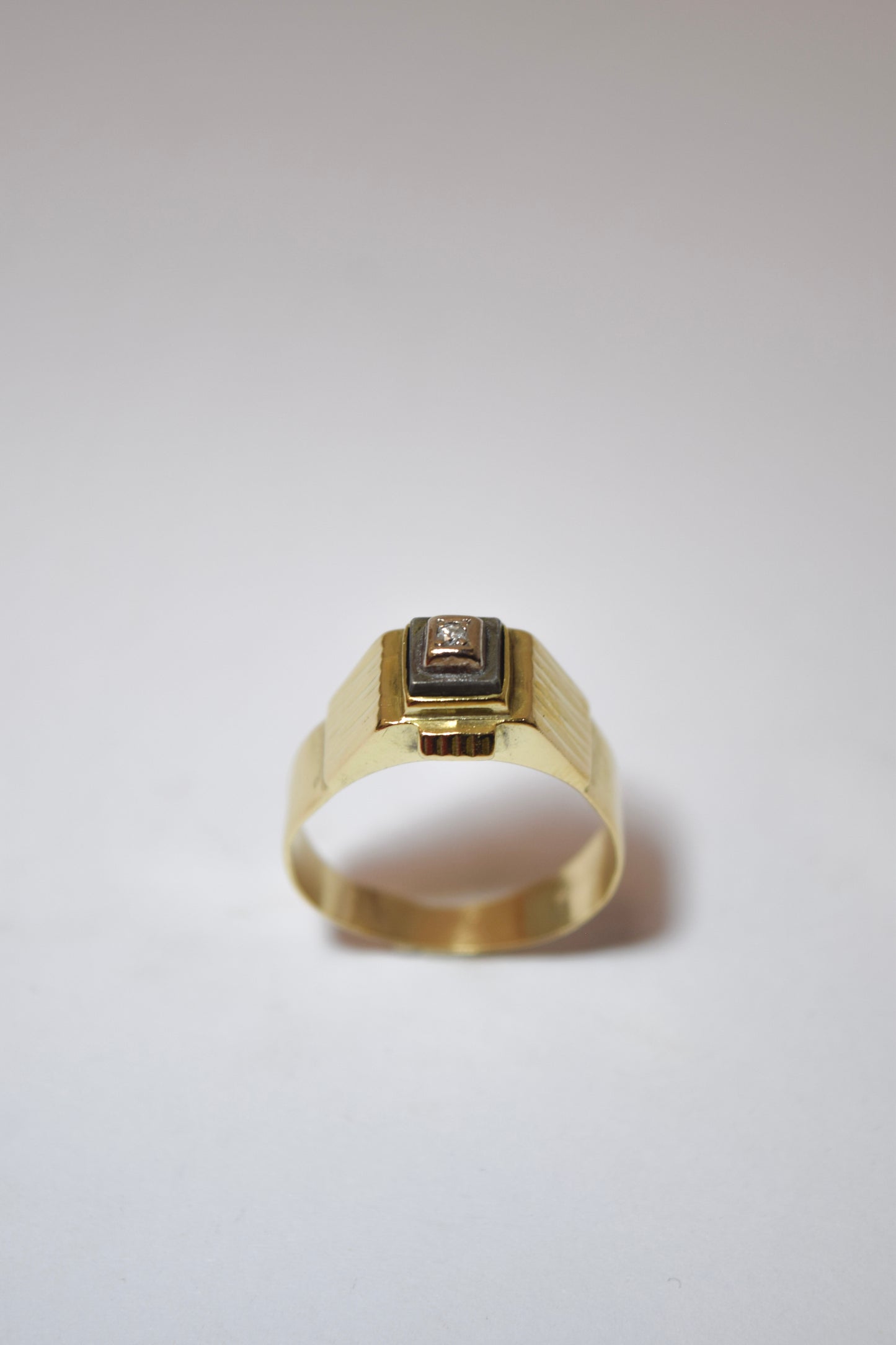 Ring with diamond